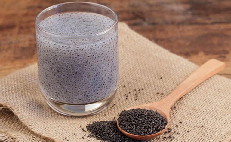 pha hạt chia với nước
