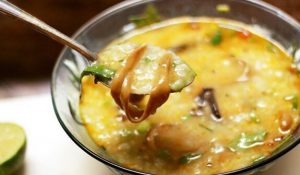 cach-nau-chao-hat-dieu-luon-bi-do-cho-be